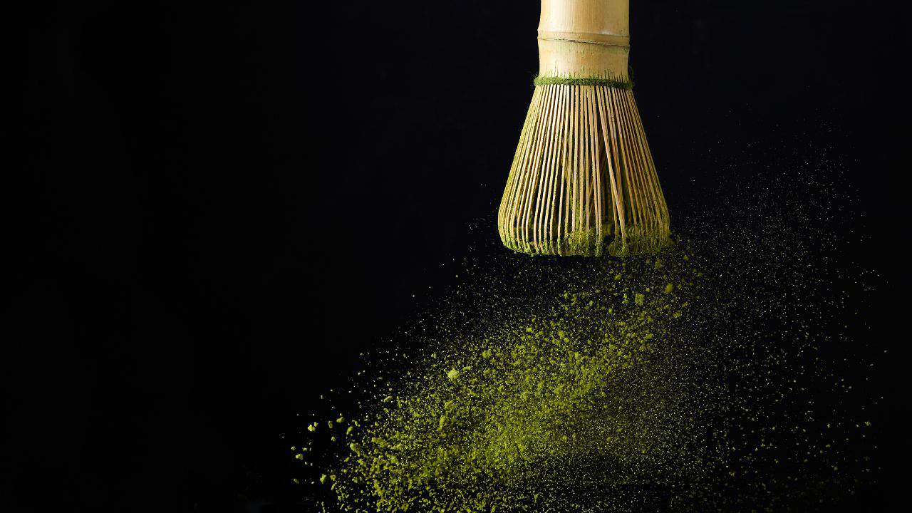 Rytuał przygotowania matcha: dlaczego warto używać chasen do matchy?
